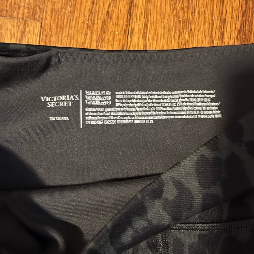Victorias Secret Active Legging - Picture 2 of 4